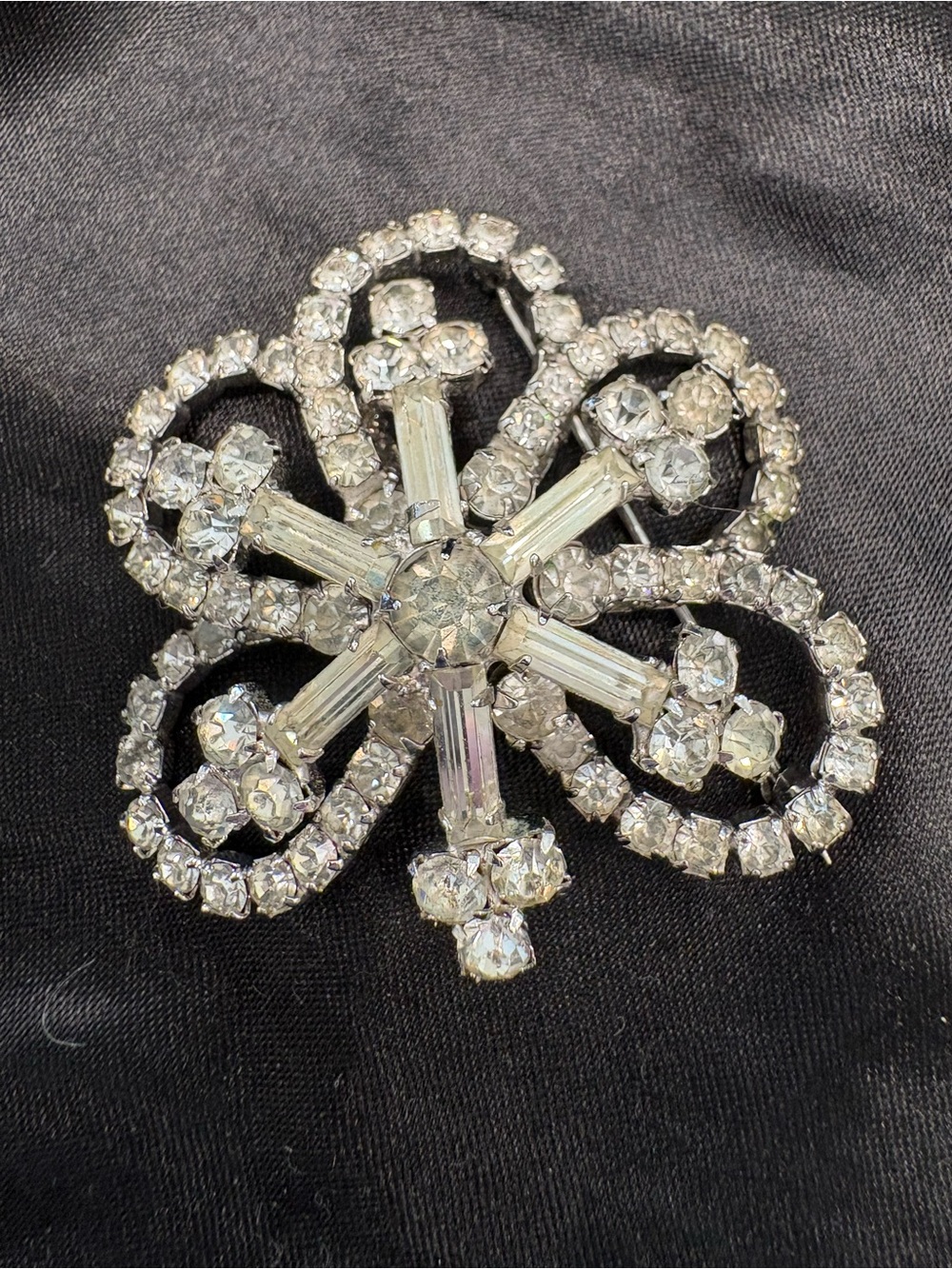 Crystal Floral Vintage-Style Brooch - Sparkling Clear Rhinestones